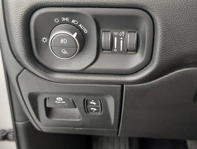 2025 RAM 1500 Big Horn Crew Cab 4x4 5'7" Box