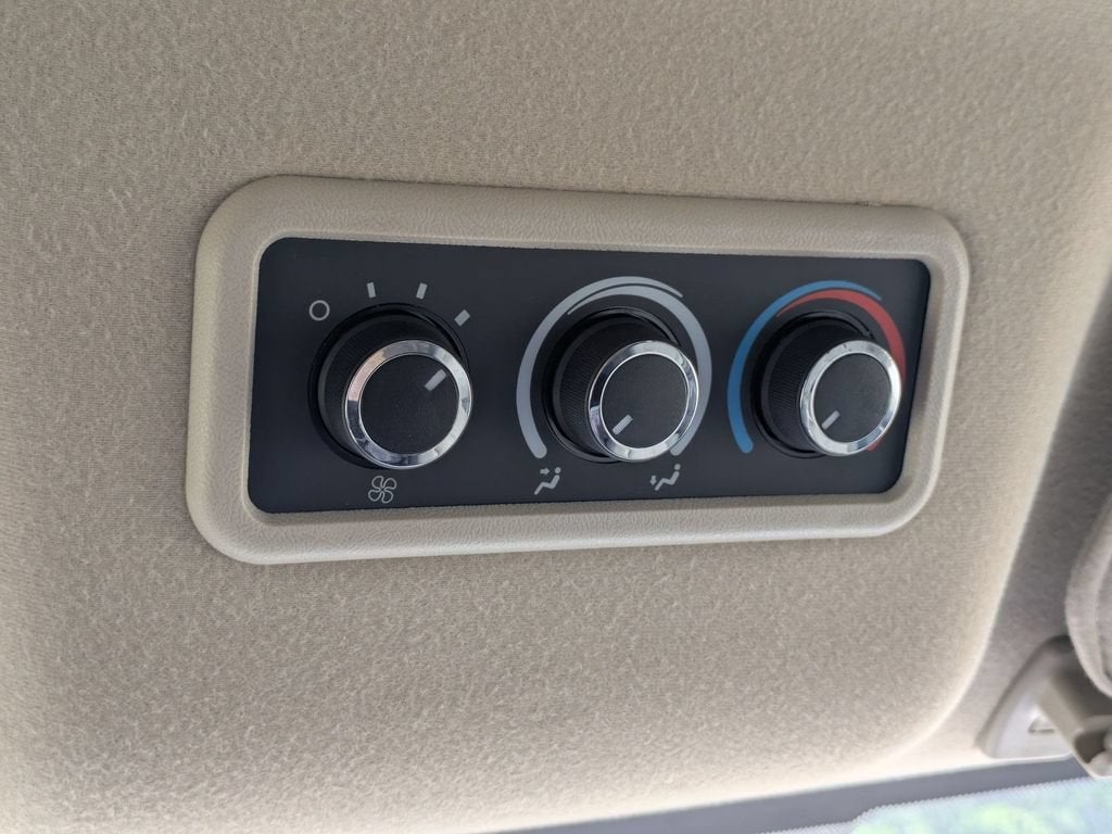 2023 Chevrolet Express Passenger 3500 1LS