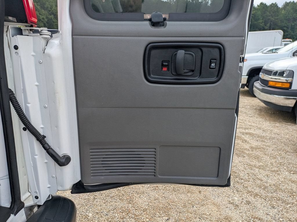 2023 Chevrolet Express Passenger 3500 1LS