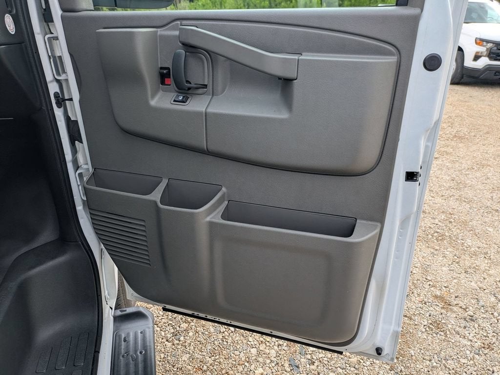 2023 Chevrolet Express Passenger 3500 1LS