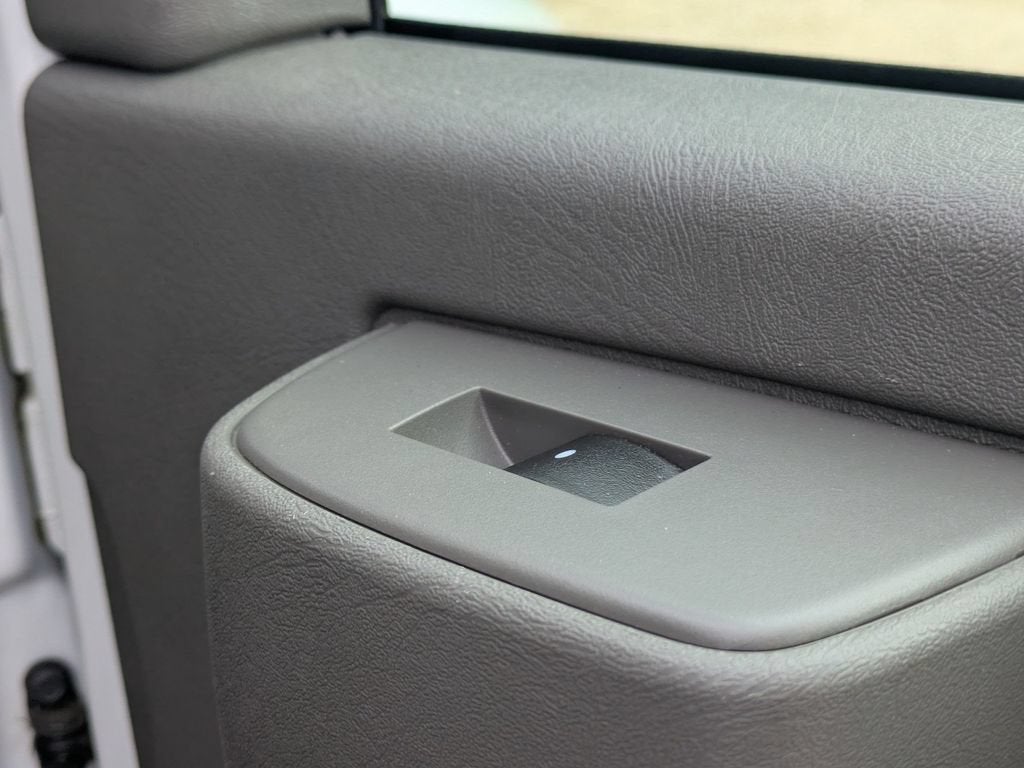 2023 Chevrolet Express Passenger 3500 1LS