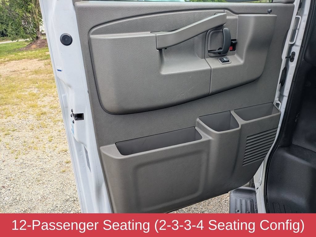 2023 Chevrolet Express Passenger 3500 1LS