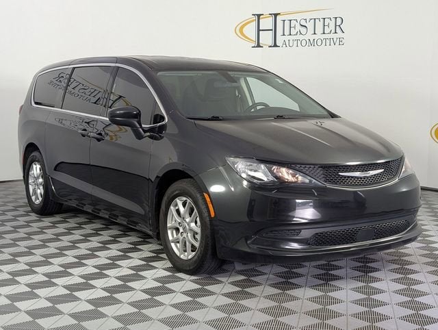 2022 Chrysler Voyager LX