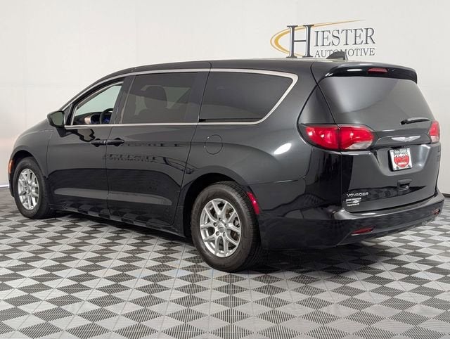 2022 Chrysler Voyager LX