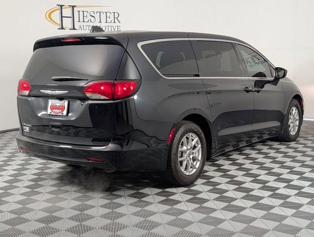 2022 Chrysler Voyager LX