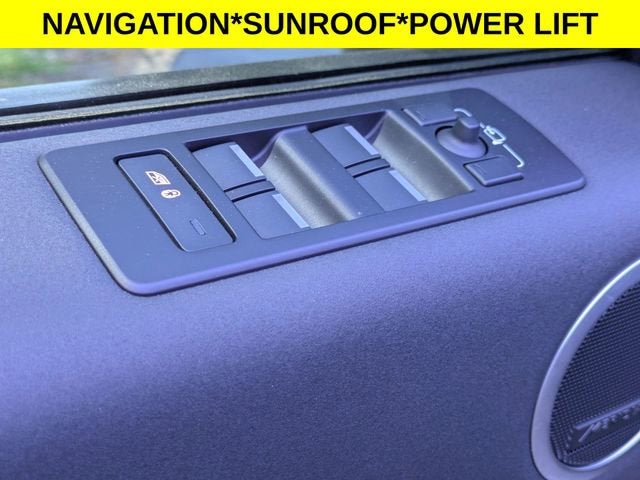 2023 Land Rover Discovery S