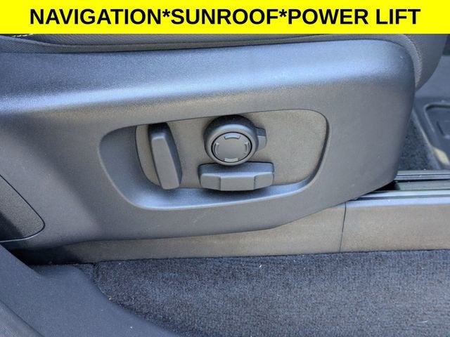 2023 Land Rover Discovery S