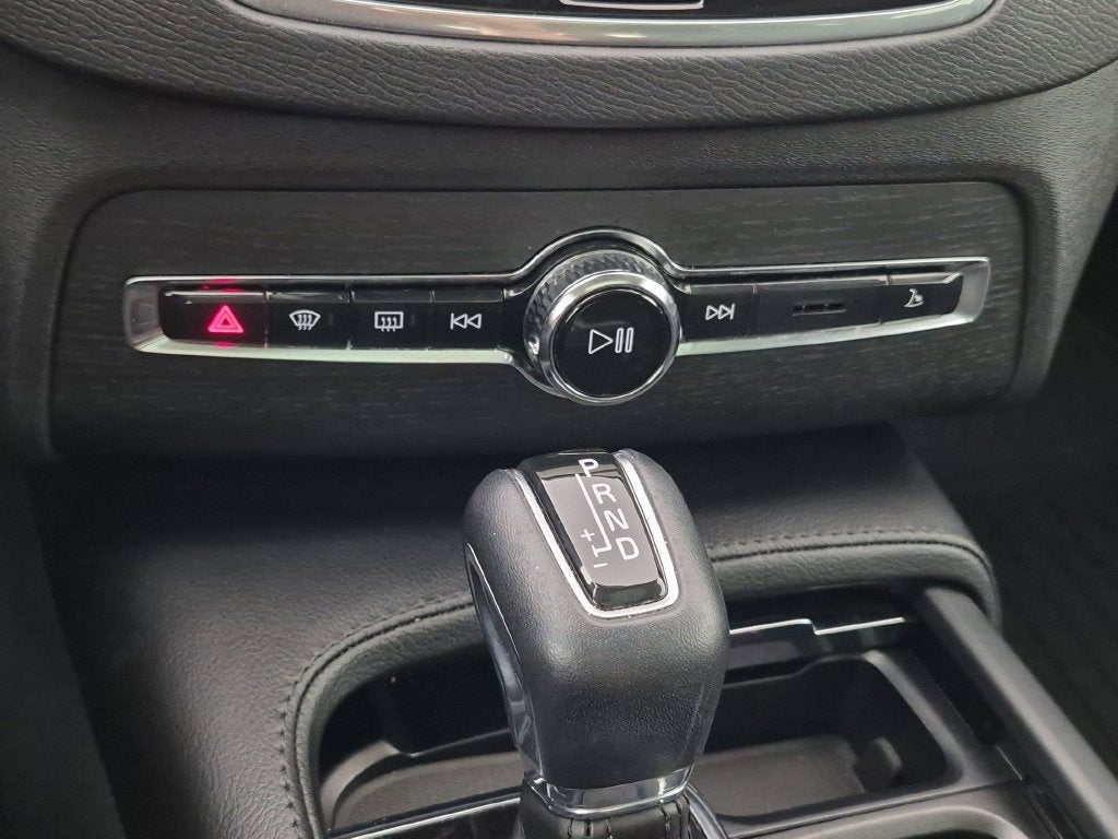 2020 Volvo XC90 T5 Momentum 7 Passenger