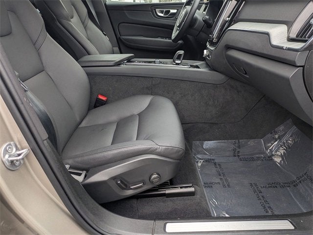 2025 Volvo XC60 Plus