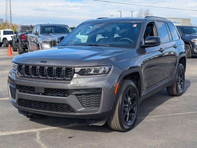 2026 Jeep Grand Cherokee Laredo
