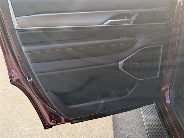 2026 Jeep Grand Wagoneer Base