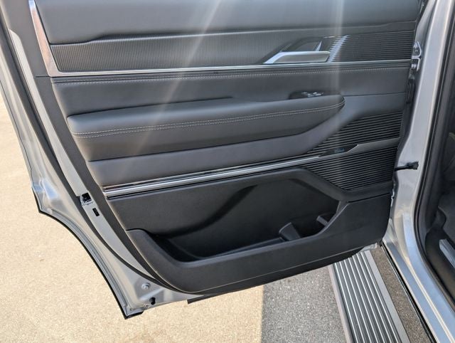 2026 Jeep Grand Wagoneer Base