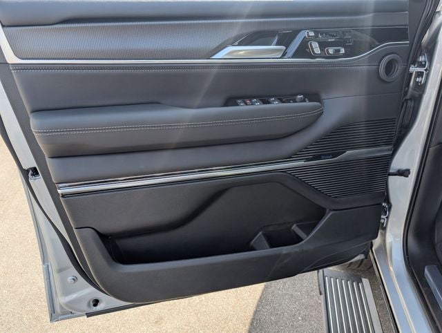 2026 Jeep Grand Wagoneer Base