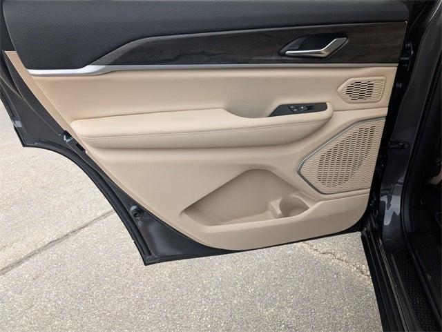 2026 Jeep Cherokee Overland