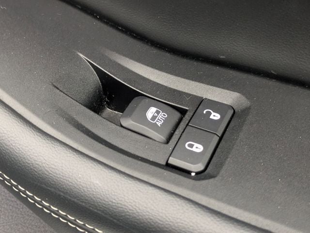 2023 Jeep Grand Cherokee Laredo 4x2