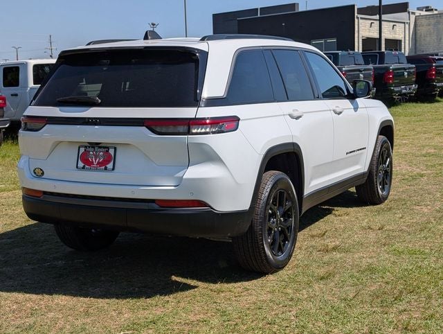 2026 Jeep Grand Cherokee Laredo Altitude