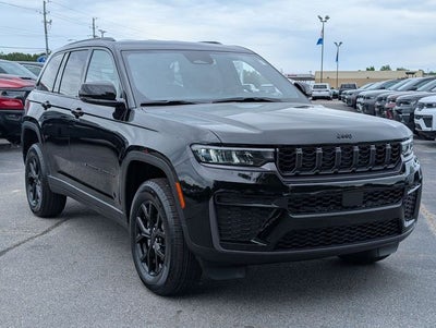 2026 Jeep Grand Cherokee Laredo Altitude