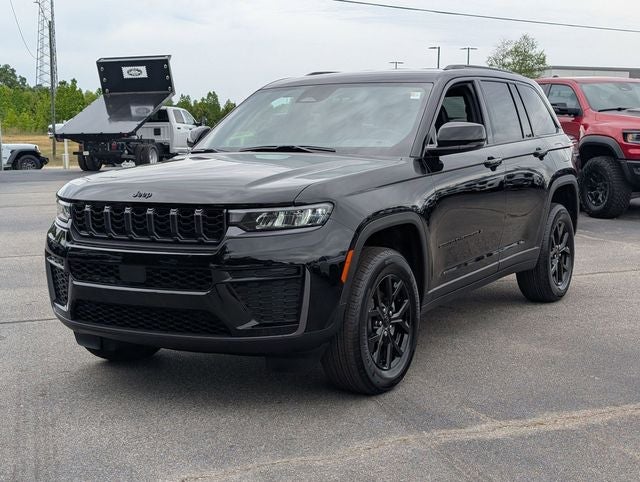 2026 Jeep Grand Cherokee Laredo Altitude