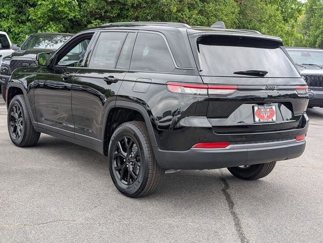 2026 Jeep Grand Cherokee Laredo Altitude
