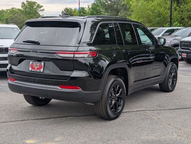 2026 Jeep Grand Cherokee Laredo Altitude