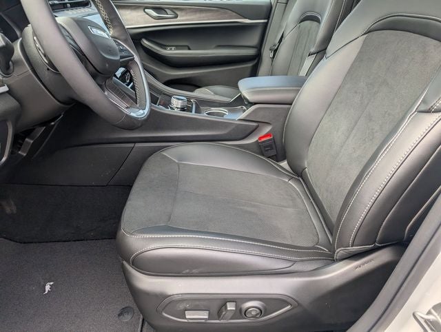 2026 Jeep Grand Cherokee Altitude