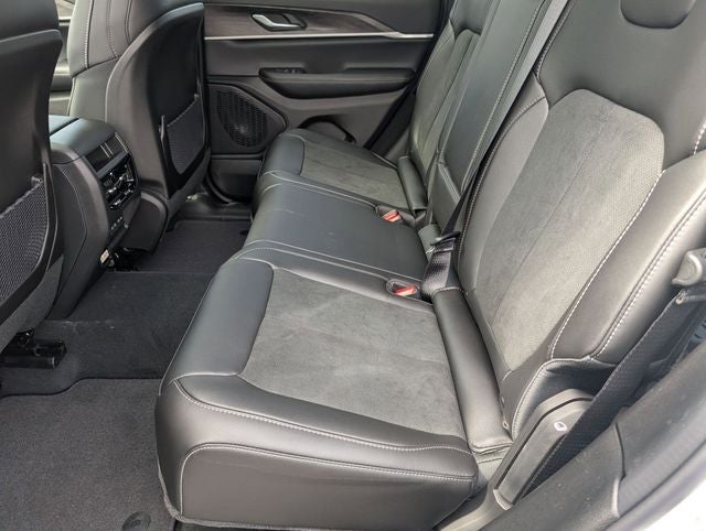 2026 Jeep Grand Cherokee Altitude