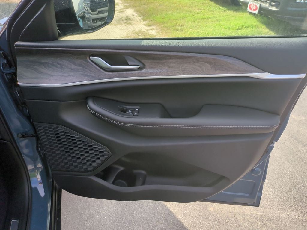 2027 Jeep Grand Cherokee Limited