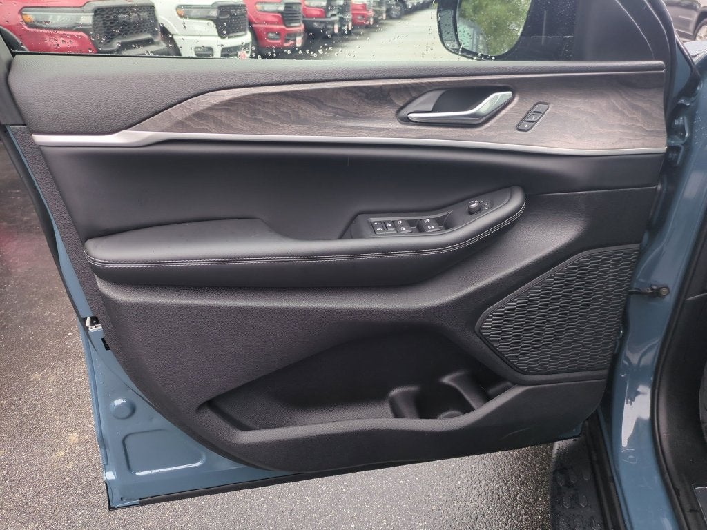 2027 Jeep Grand Cherokee Limited