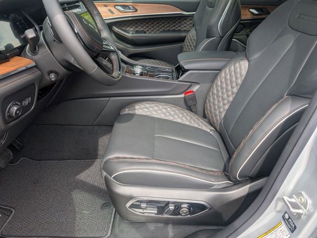 2026 Jeep Grand Cherokee GRAND CHEROKEE SUMMIT 4X4