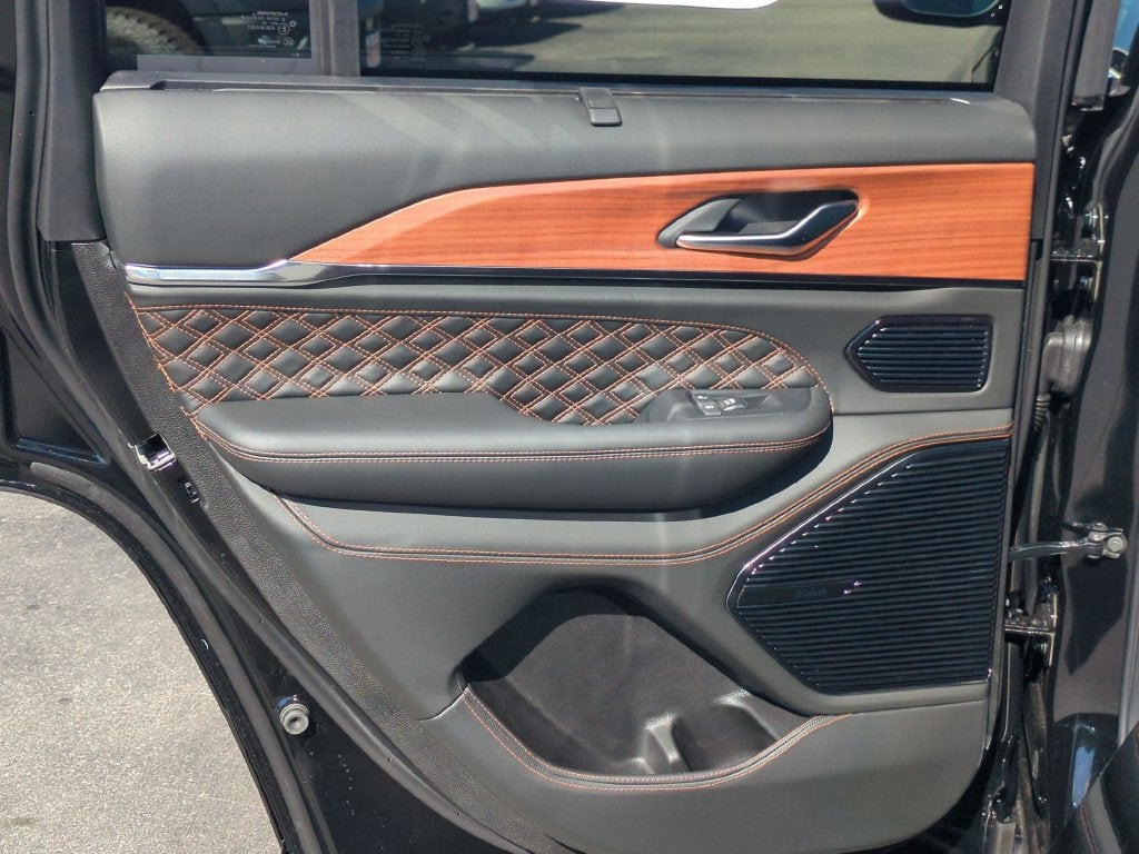 2027 Jeep Grand Cherokee Summit