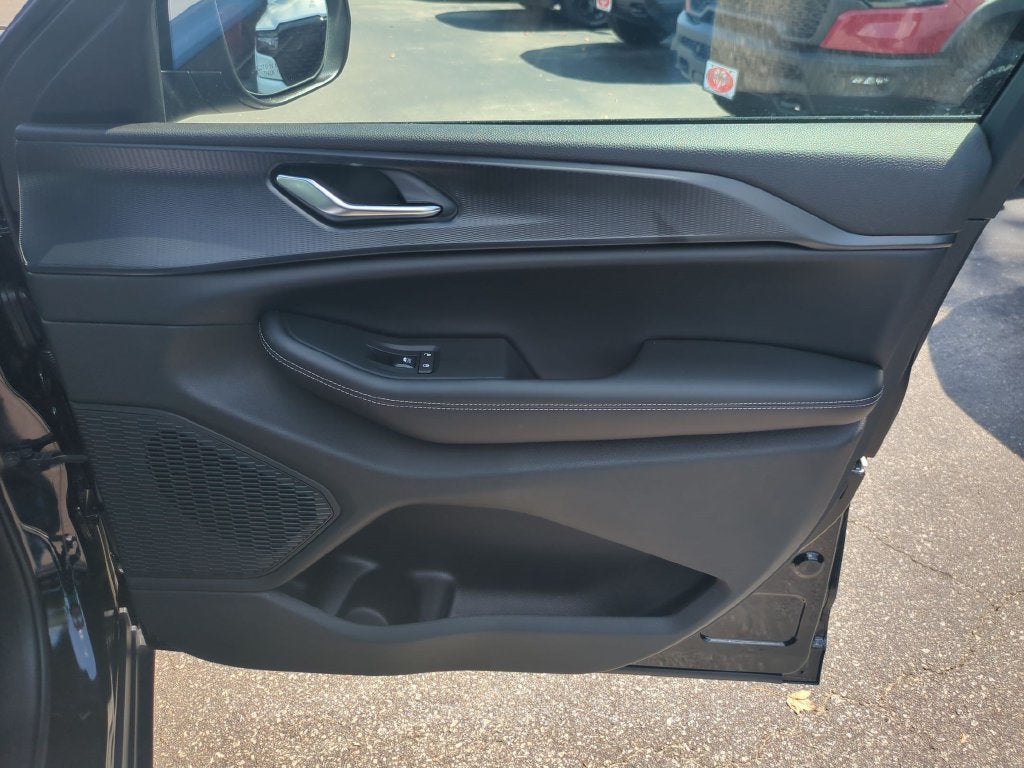 2027 Jeep Grand Cherokee L Laredo
