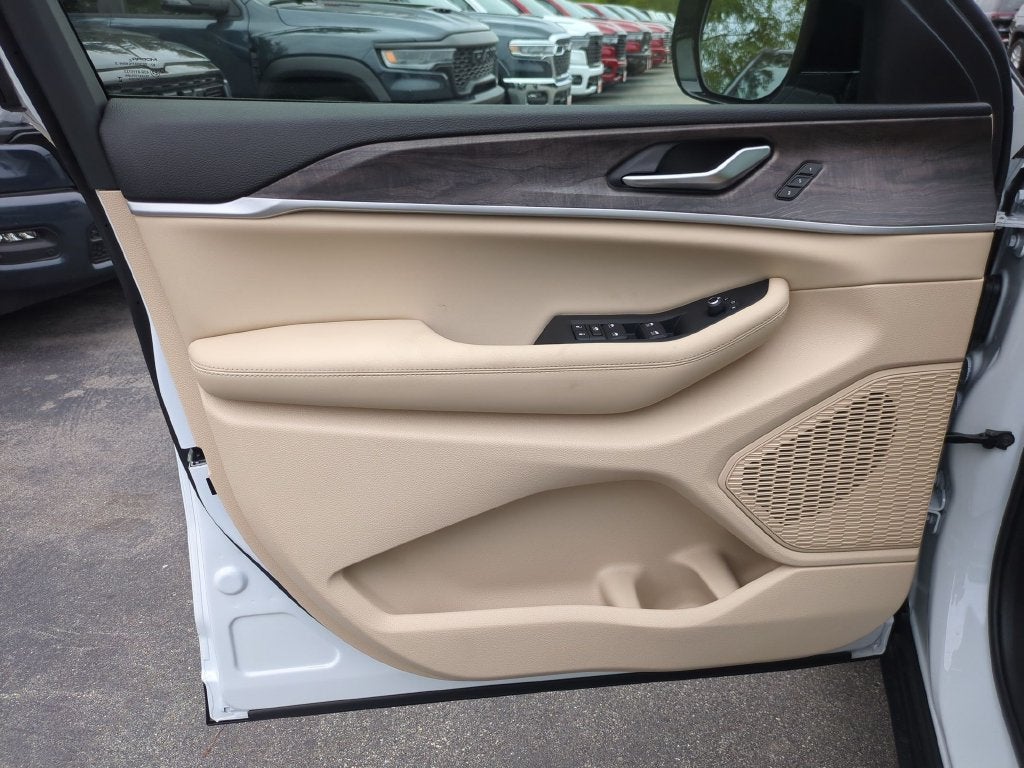 2027 Jeep Grand Cherokee L Limited