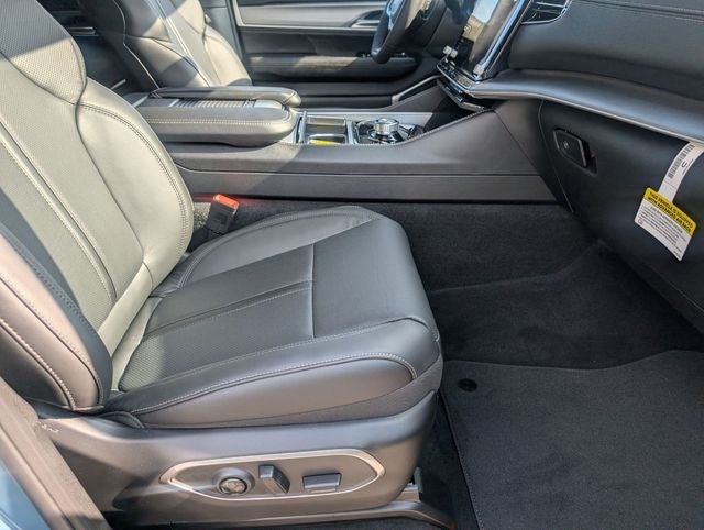 2026 Jeep Grand Wagoneer L 4x4