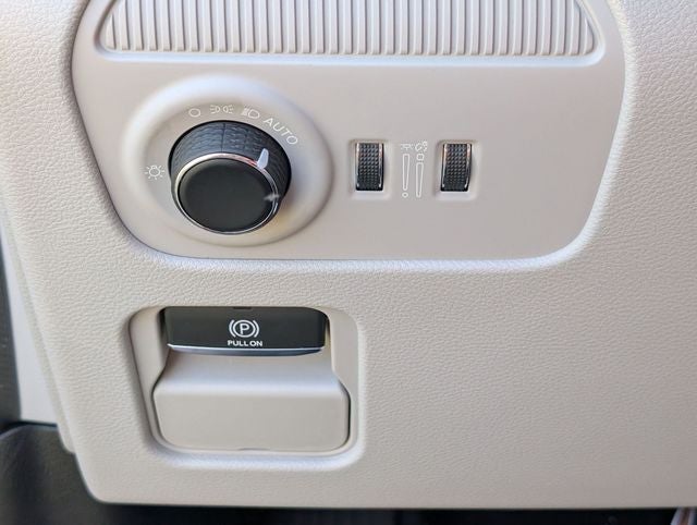 2026 Jeep Grand Wagoneer 4x2