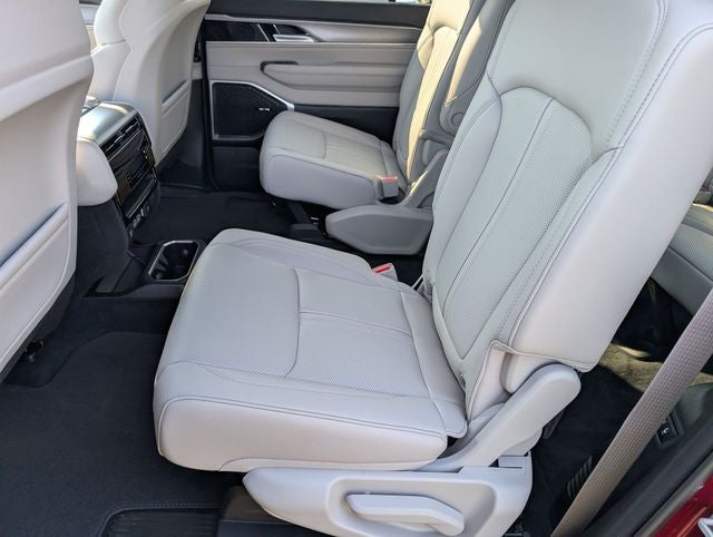 2026 Jeep Grand Wagoneer 4x2