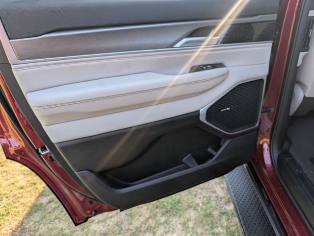 2026 Jeep Grand Wagoneer 4x2