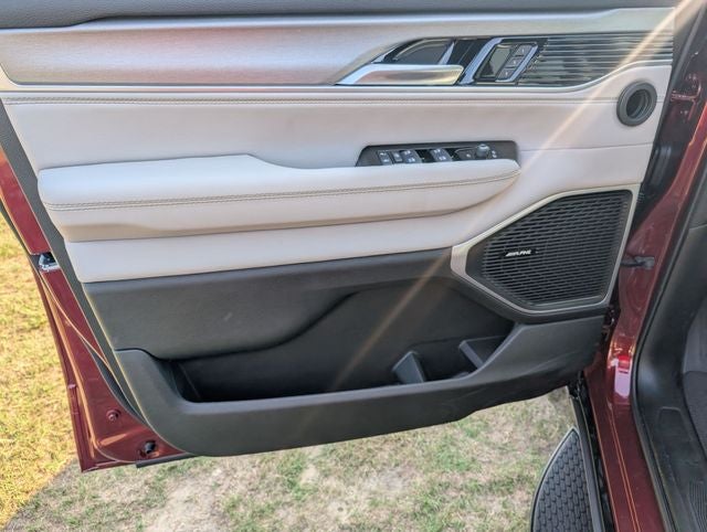 2026 Jeep Grand Wagoneer 4x2