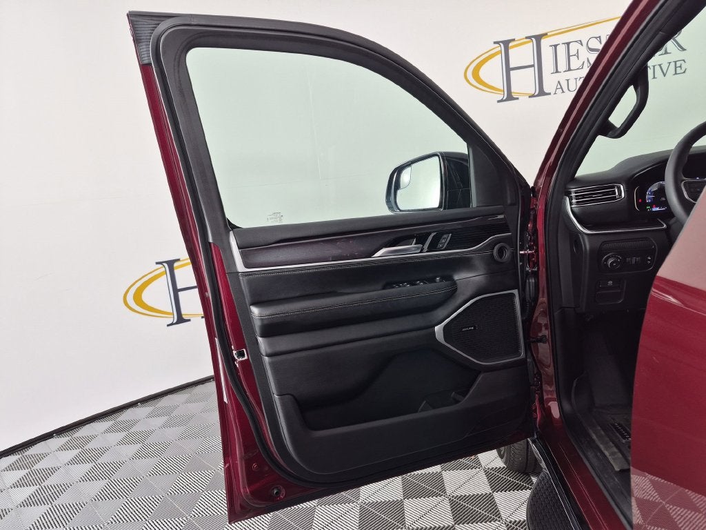2024 Jeep Wagoneer Base
