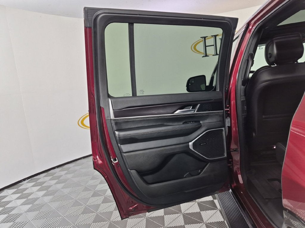 2024 Jeep Wagoneer Base