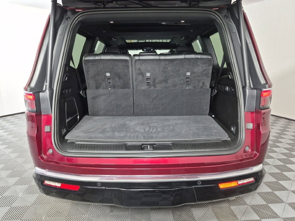 2024 Jeep Wagoneer Base