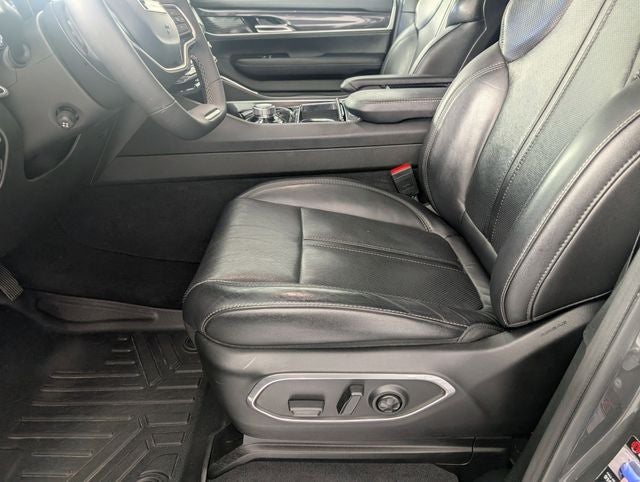 2023 Jeep Wagoneer Base