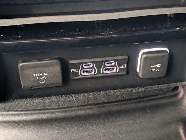 2023 Jeep Wagoneer Base