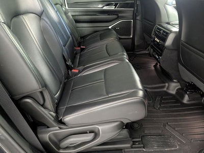 2023 Jeep Wagoneer Base