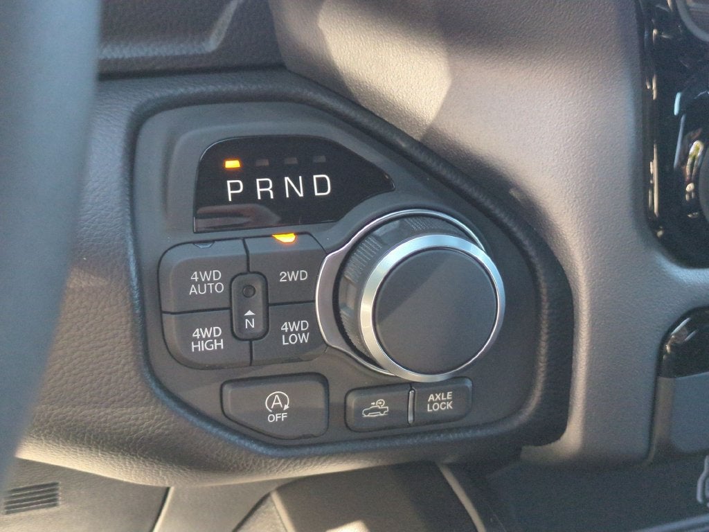 2027 RAM 1500 Big Horn/Lone Star