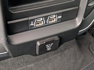 2020 RAM 1500 Laramie Crew Cab 4x4 5'7' Box