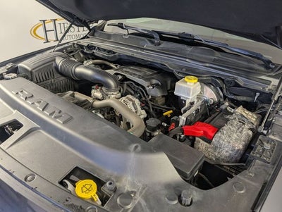 2020 RAM 1500 Laramie Crew Cab 4x4 5'7' Box