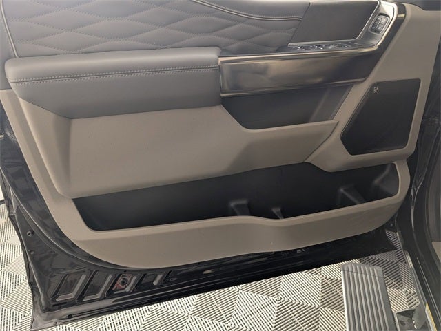 2025 Ford F-450SD Platinum DRW