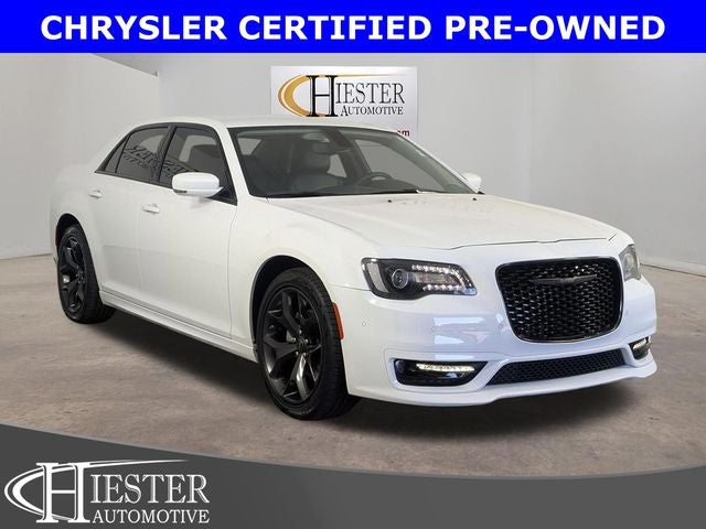 2023 Chrysler 300 Touring L