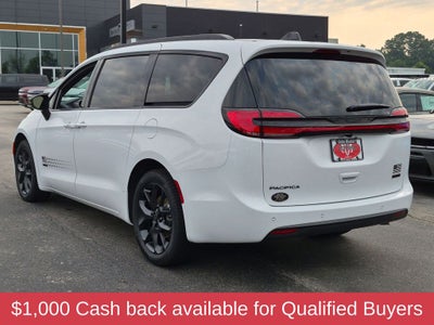 2027 Chrysler Pacifica Select