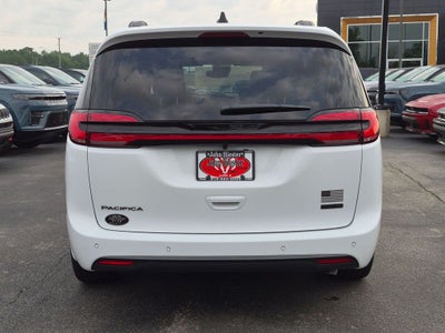 2027 Chrysler Pacifica Select